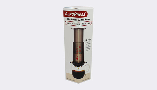 AeroPress Kaffee- und Espresso-Zubereiter | 1-3 Tassen | mobile | mit Tragetasche | Nicht spülmaschinen-geeignet | Made in the USA