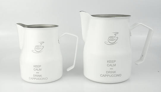 Motta Milchkännchen »Europa« | weiß | Edelstahl | Keep calm and drink Cappuccino | 2 Grössen